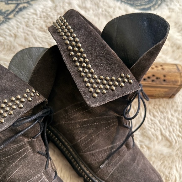 Stuart Weitzman Yadastud Chain-Link Fold Down Studded Ankle Grey Suede Size 7 - Picture 12 of 17